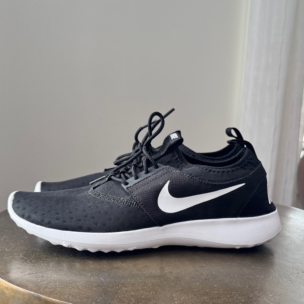 Nike Black and White Women's Sneakers